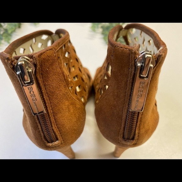 BCBGeneration Suede Tan Caged Sandal Heels Size 6 - Picture 17 of 17